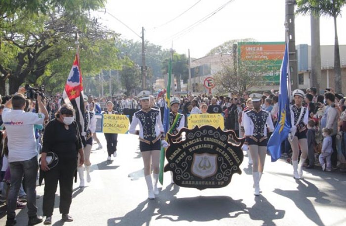 foto05_Desfile_Civico_de_aniversario_de_205_anos_de_Araraquara_na_Avenida_Bento_de_Abreu_22ago22_Paulo_Mantoanelli.jpg
